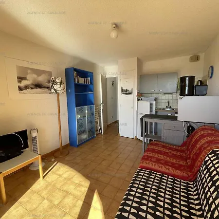 Apartment Rez-de-jardin T2 Avec Terrasse Et Parking *